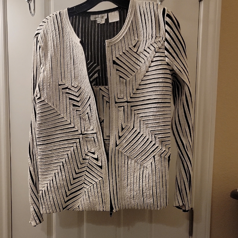 Black and White Geometric Women's Blouse